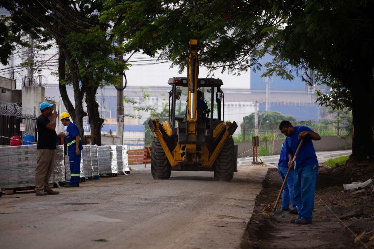 Novas calçadas com acessibilidade começam a ser construídas em Volta Redonda