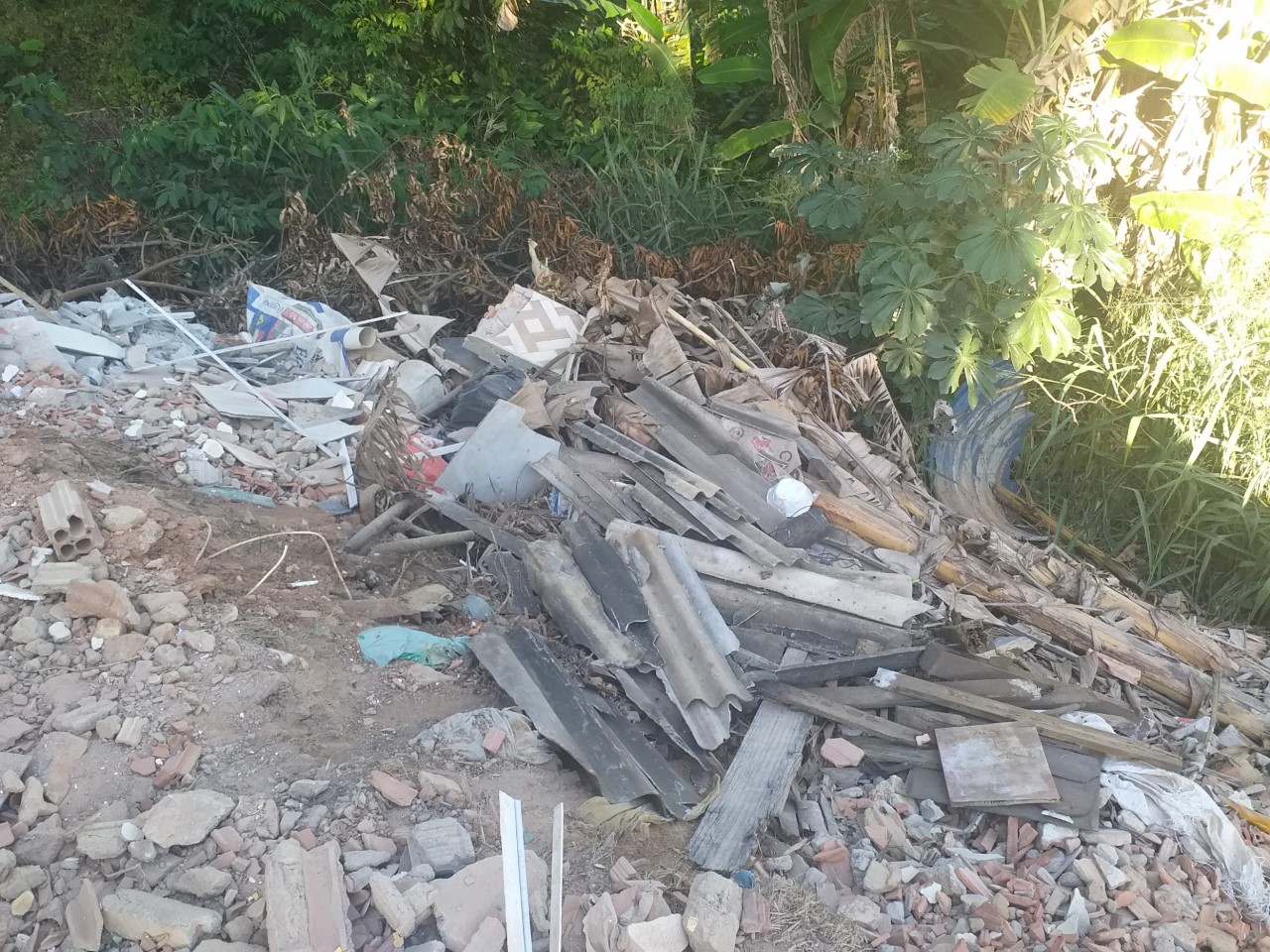 Guarda Ambiental flagra descarte irregular de resíduos no Getúlio Vargas