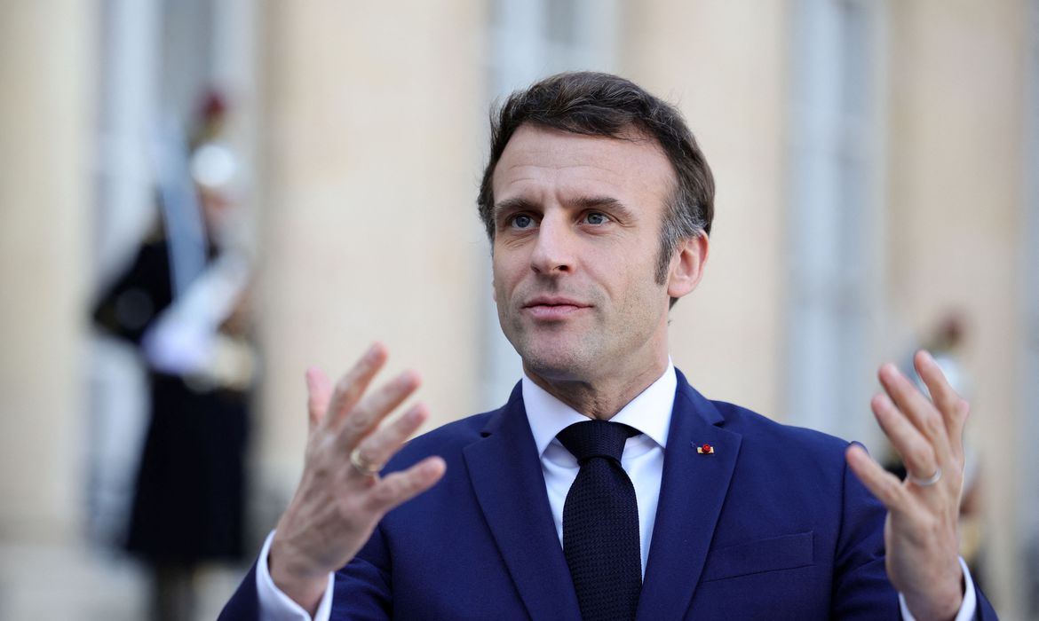 Macron promete nova abordagem ao tomar posse para segundo mandato