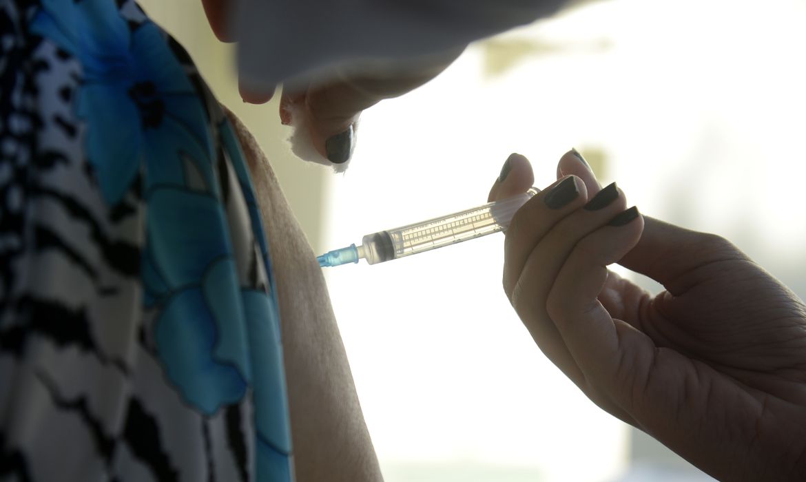 Vacinação contra a gripe é ampliada no país