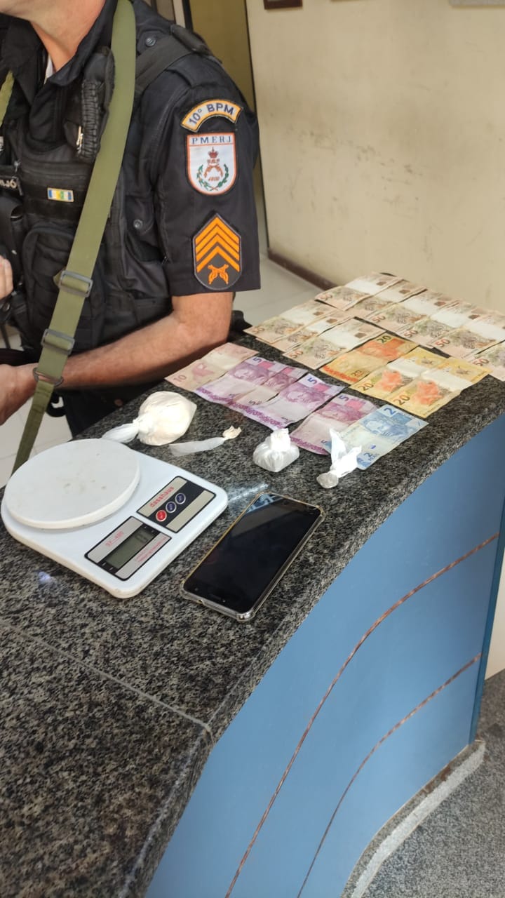 PM prende suspeito e apreende drogas em Valença