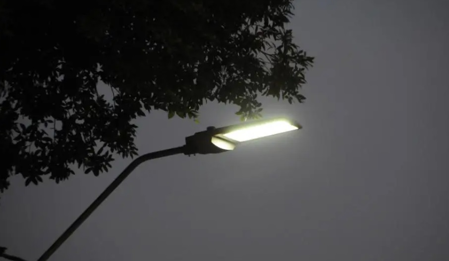 Resende inicia implantação de iluminação de LED na Avenida Beira-Rio