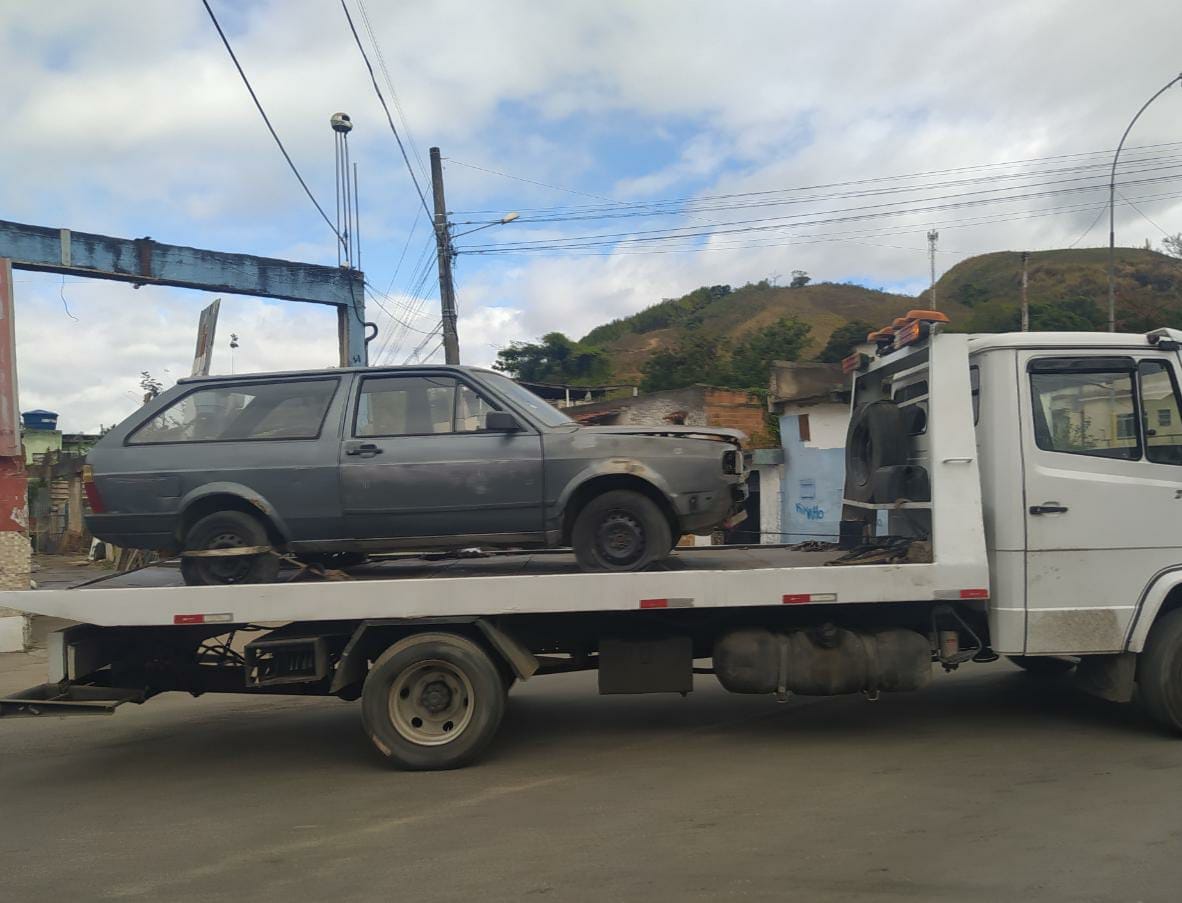 Guarda Municipal retira veículos abandonados das ruas de Barra Mansa
