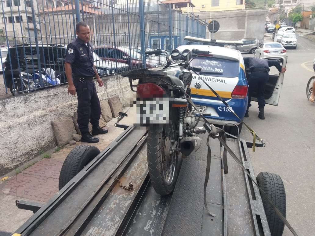 Guarda Municipal recolhe mais uma moto barulhenta em Volta Redonda