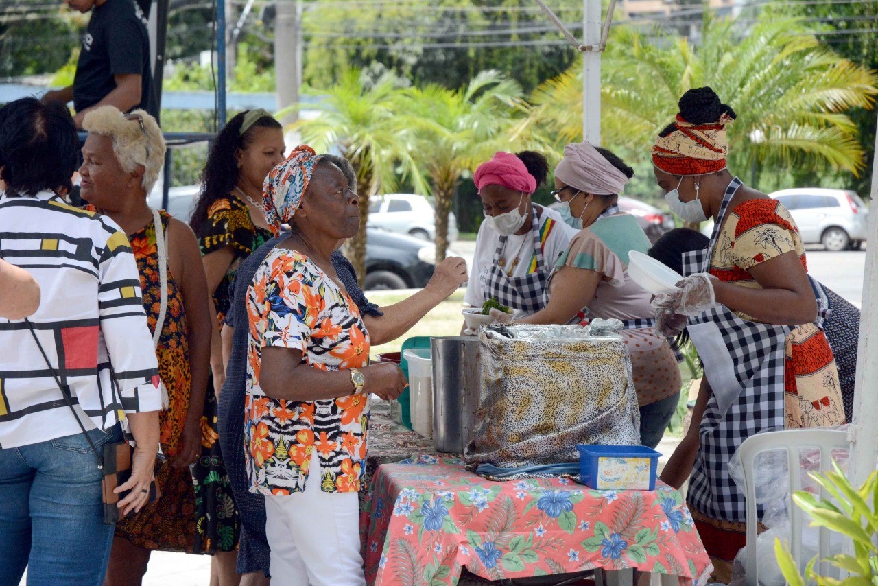 Feira Afro é realizada no Corredor Cultural de Barra Mansa