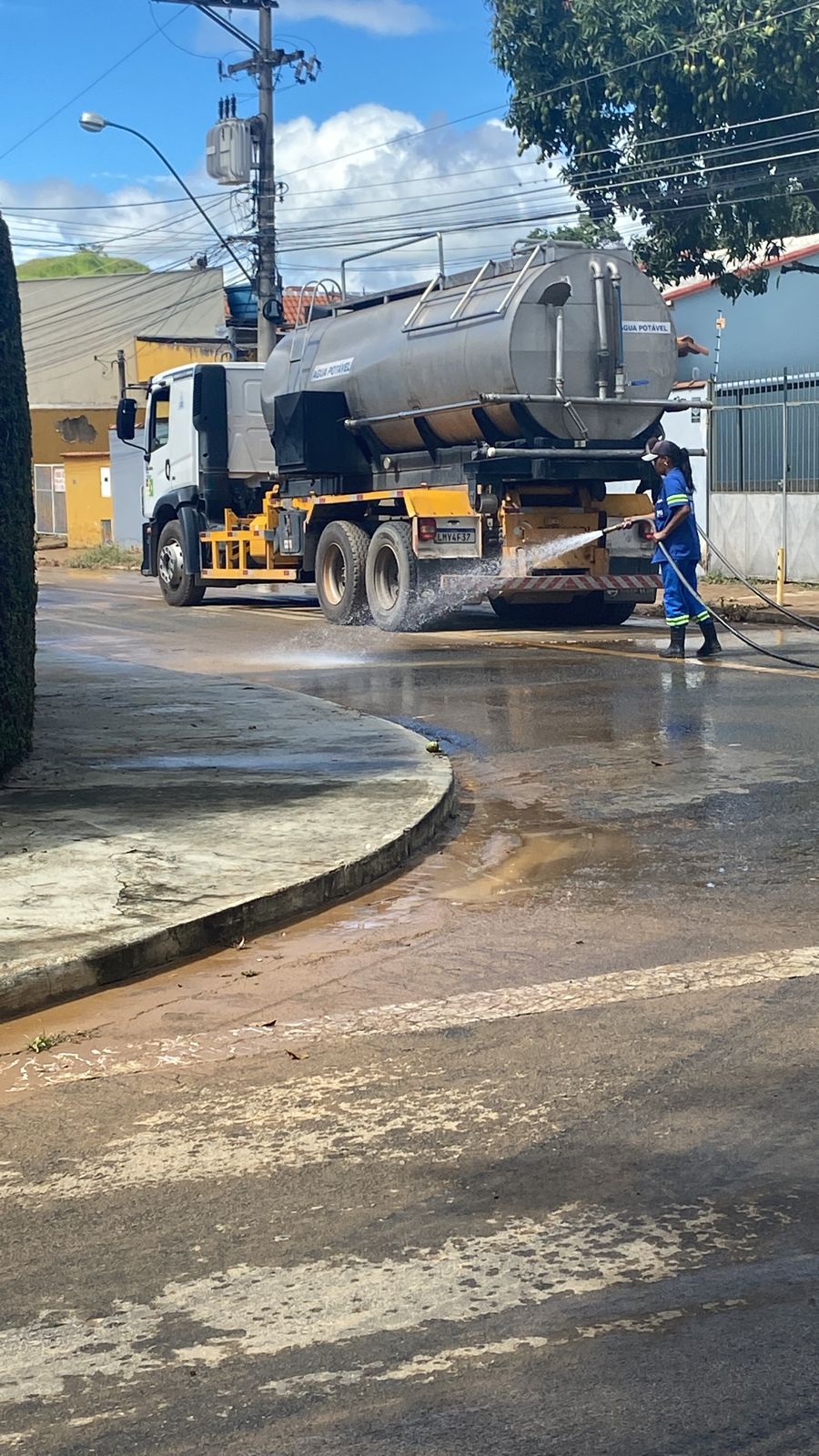 Prefeitura de Volta Redonda atua na limpeza e desobstrução de vias após fortes temporais