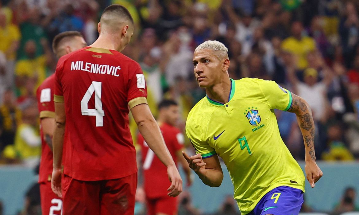 Brasil inicia Copa com vitória sobre a Sérvia