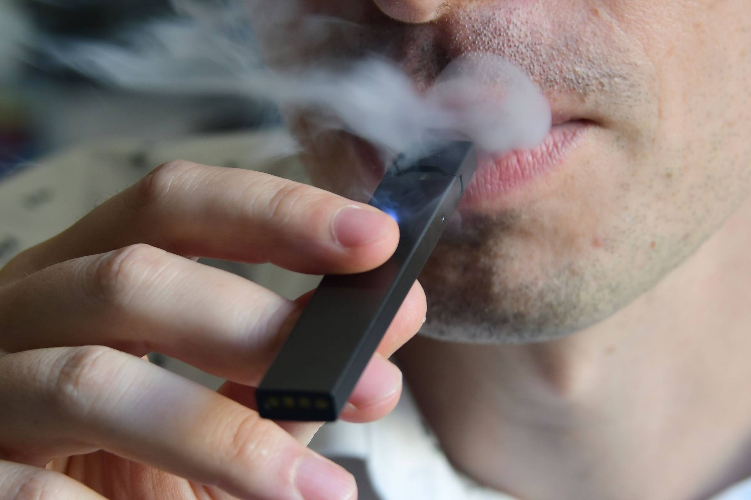 VR: Lei municipal propõe campanha de conscientização sobre malefícios do cigarro eletrônico