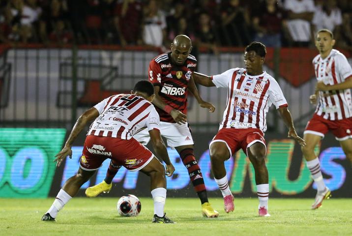 Bangu e Flamengo empatam na Cidade do Aço