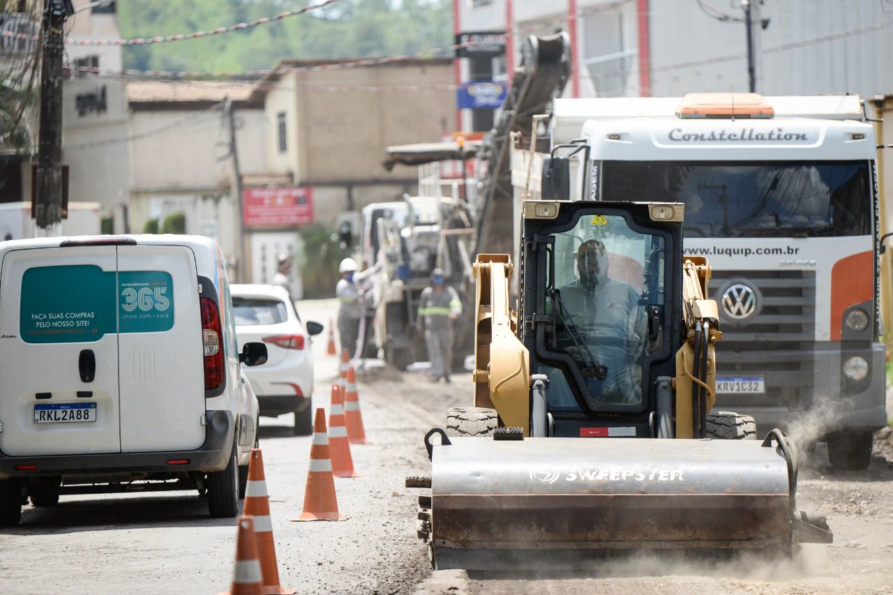 Barra Mansa: Avenida Presidente Kennedy começa a receber novo asfaltamento