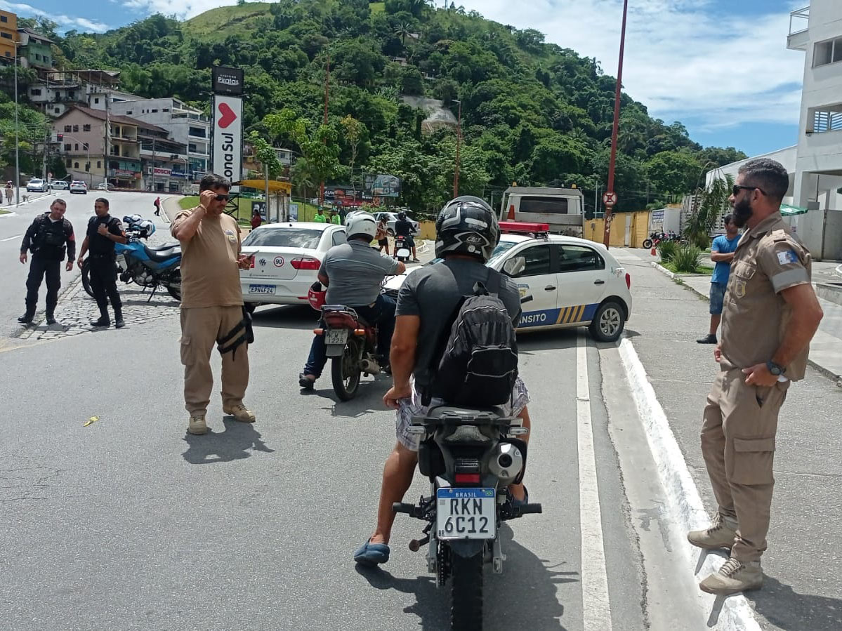 Segurança vistoria 261 motocicletas em operação de trânsito em Angra dos Reis