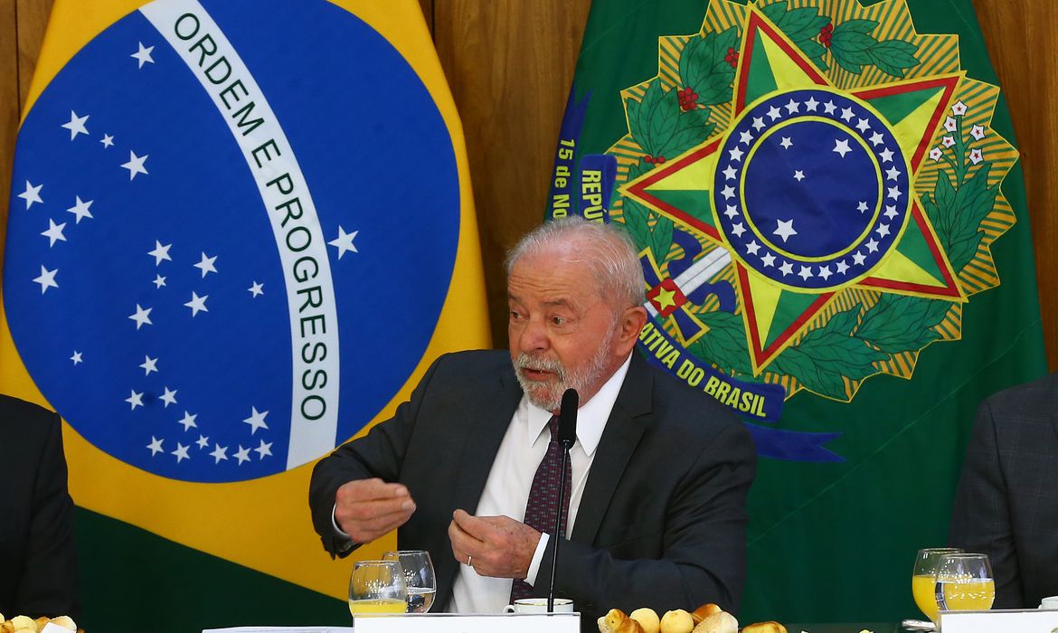 Lula aposta em retomada de obras para impulsionar economia