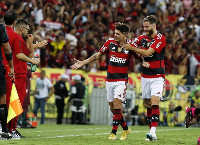 Flamengo sai em vantagem na final do Carioca