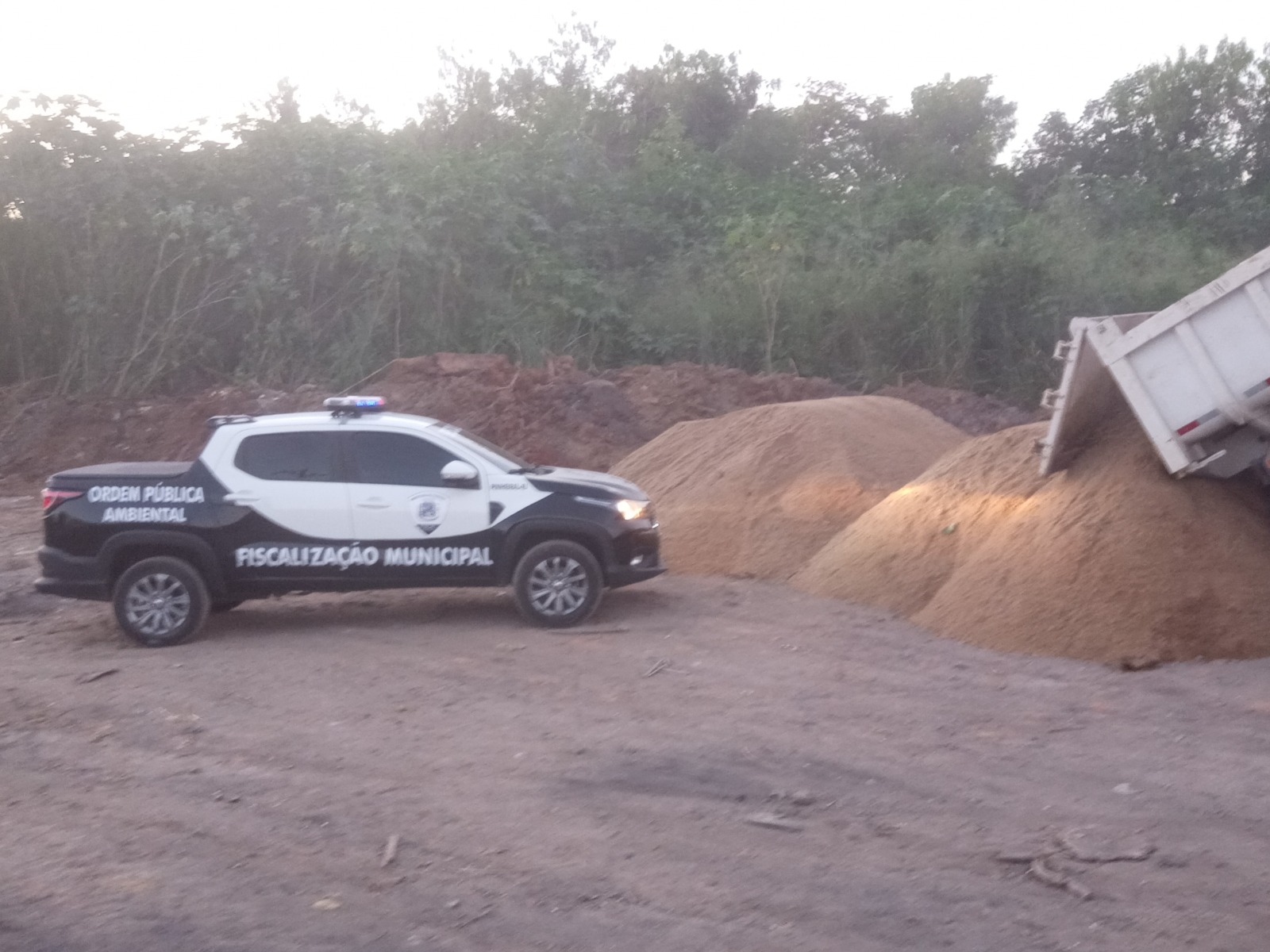 Operação em combate à Exploração ilegal de areia termina com duas prisões em Pinheiral