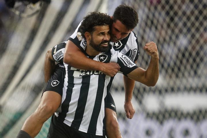 Botafogo segue cada vez mais líder com vitória sobre o Bahia