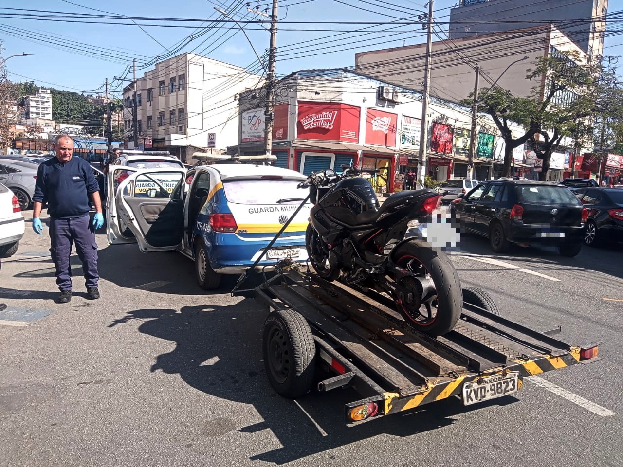 ‘VR em Ordem’ recolhe motos barulhentas e recupera carros roubados em Volta Redonda